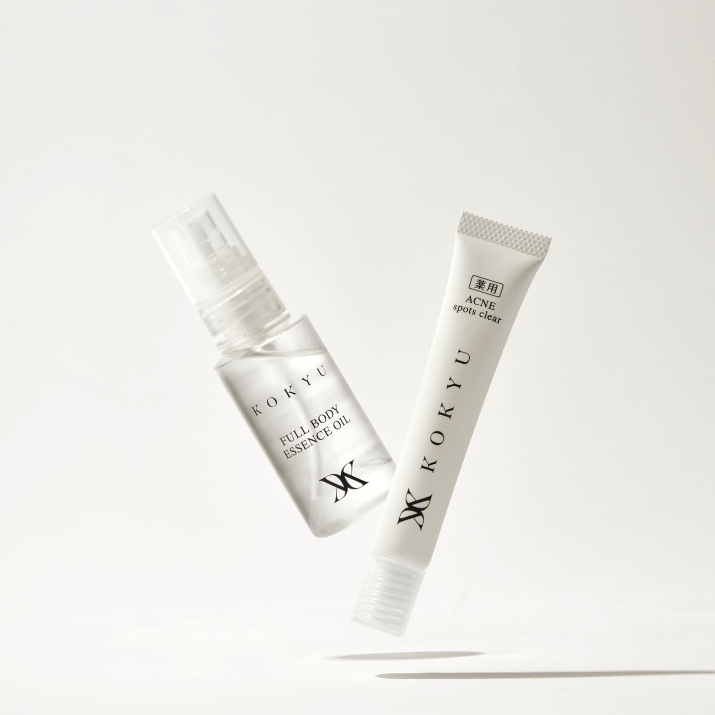 ボトルを浮かして動きのあるイメージを狙った写真