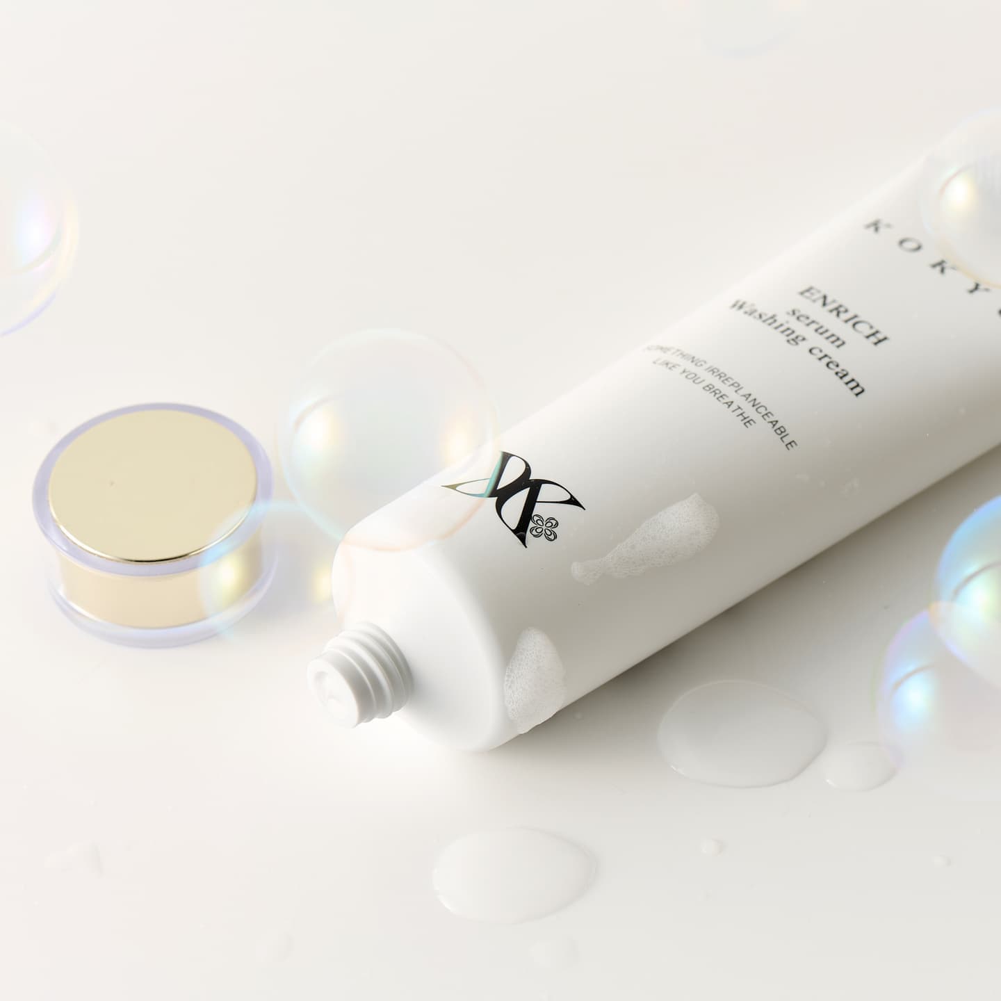 シャボン玉で可愛さを表現したスクラムクリームの撮影