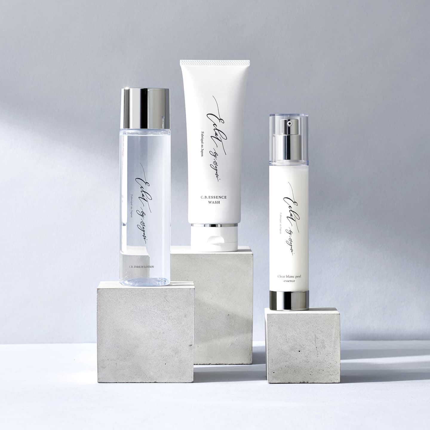 シャープなライティングの化粧品撮影